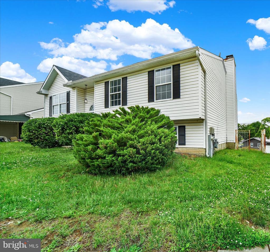 8 ROCKY LANE