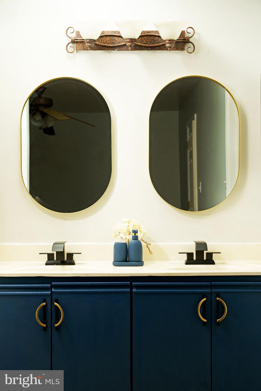 5 WINDY MEADOW COURT