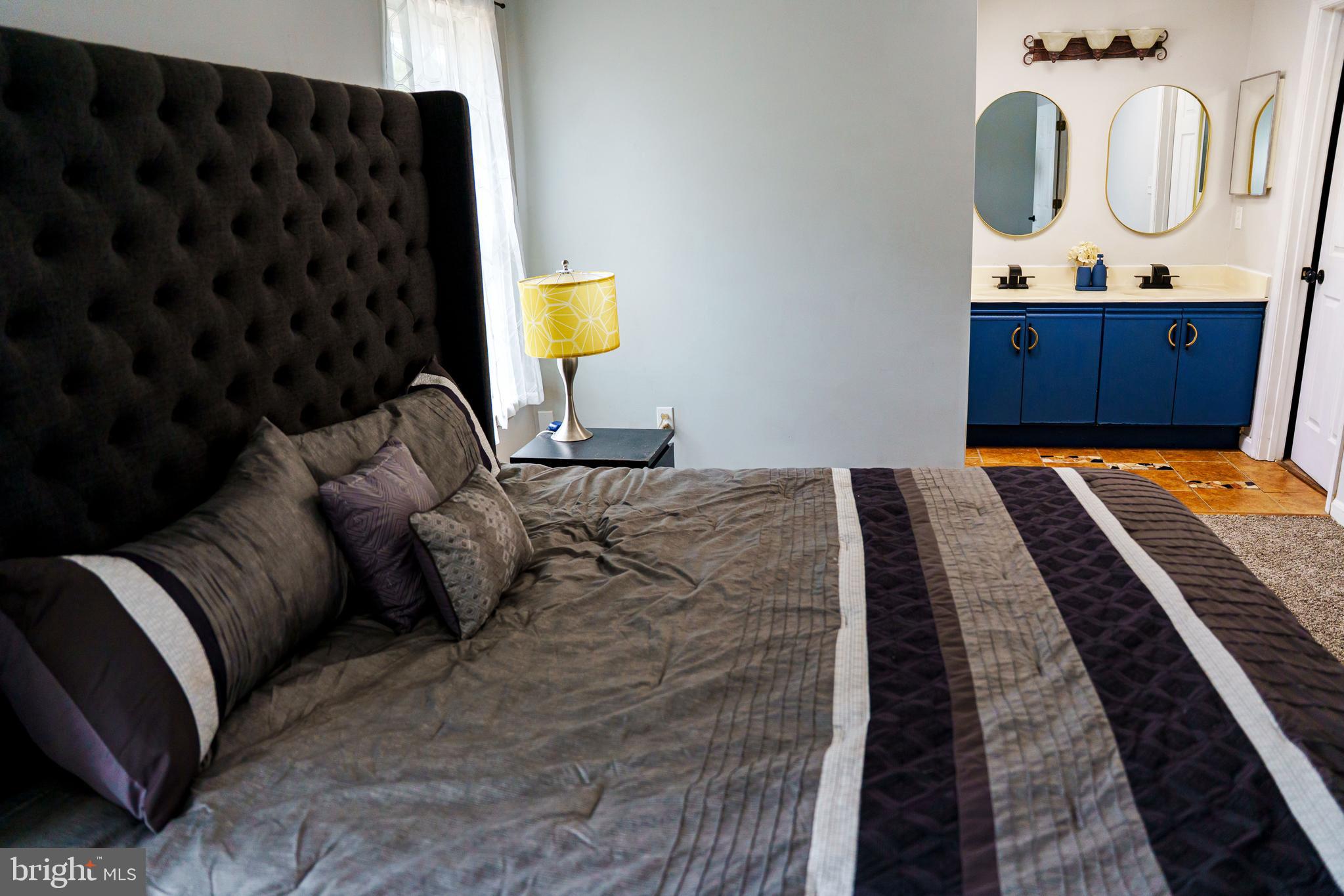 5 WINDY MEADOW COURT