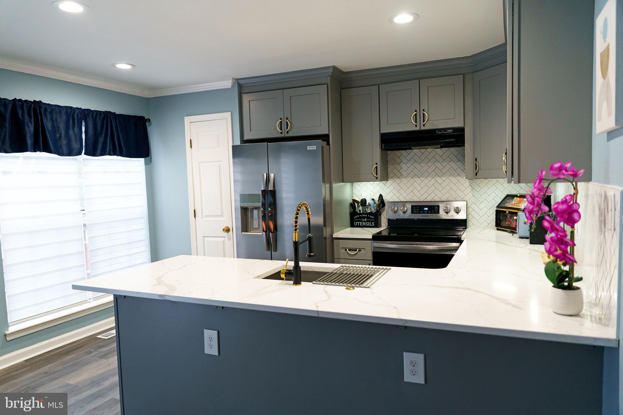 5 WINDY MEADOW COURT