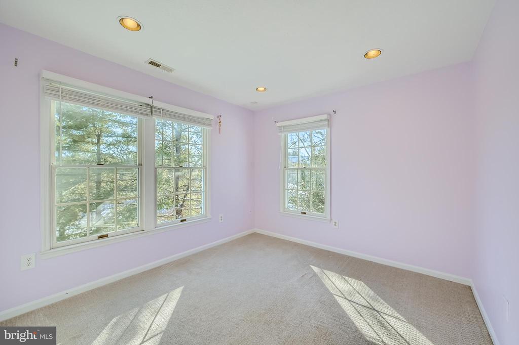 8 SAPPHIRE HILL COURT
