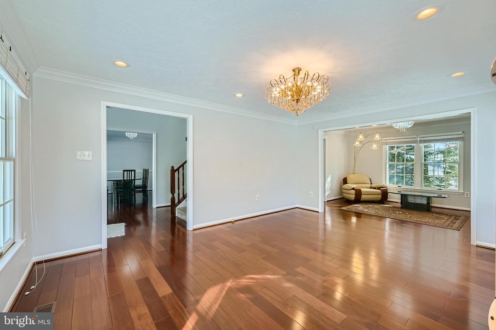 8 SAPPHIRE HILL COURT