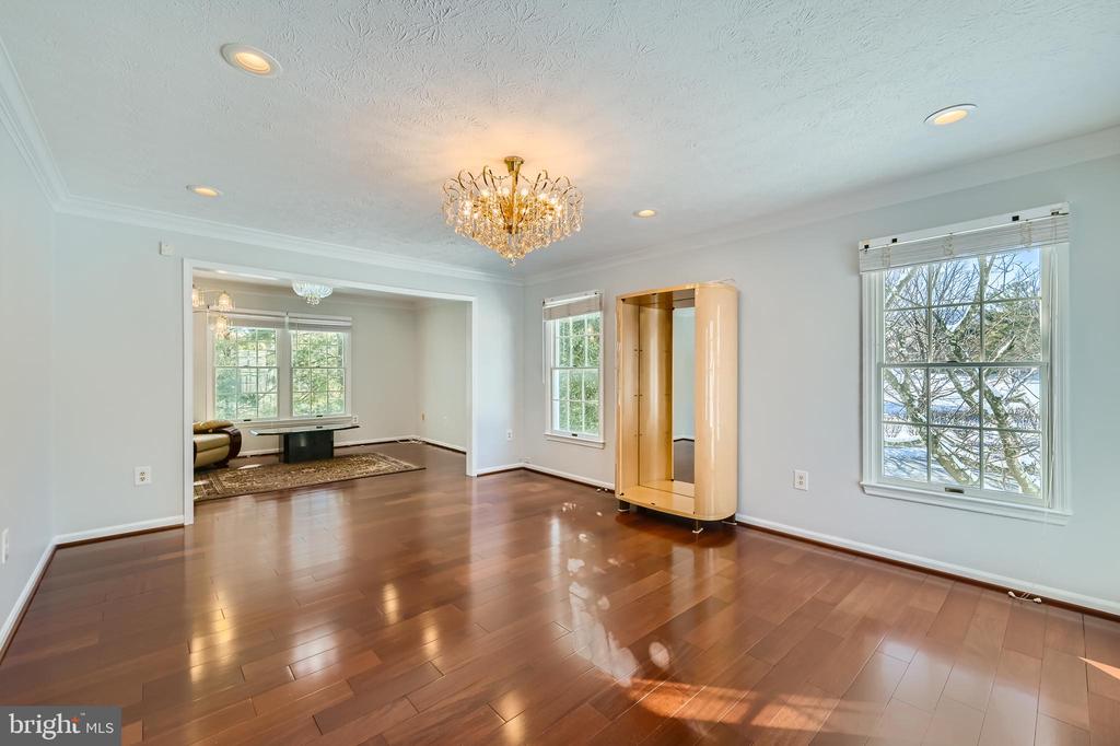 8 SAPPHIRE HILL COURT