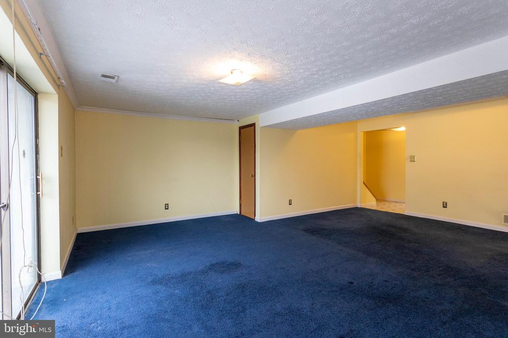 25 BOURBON COURT