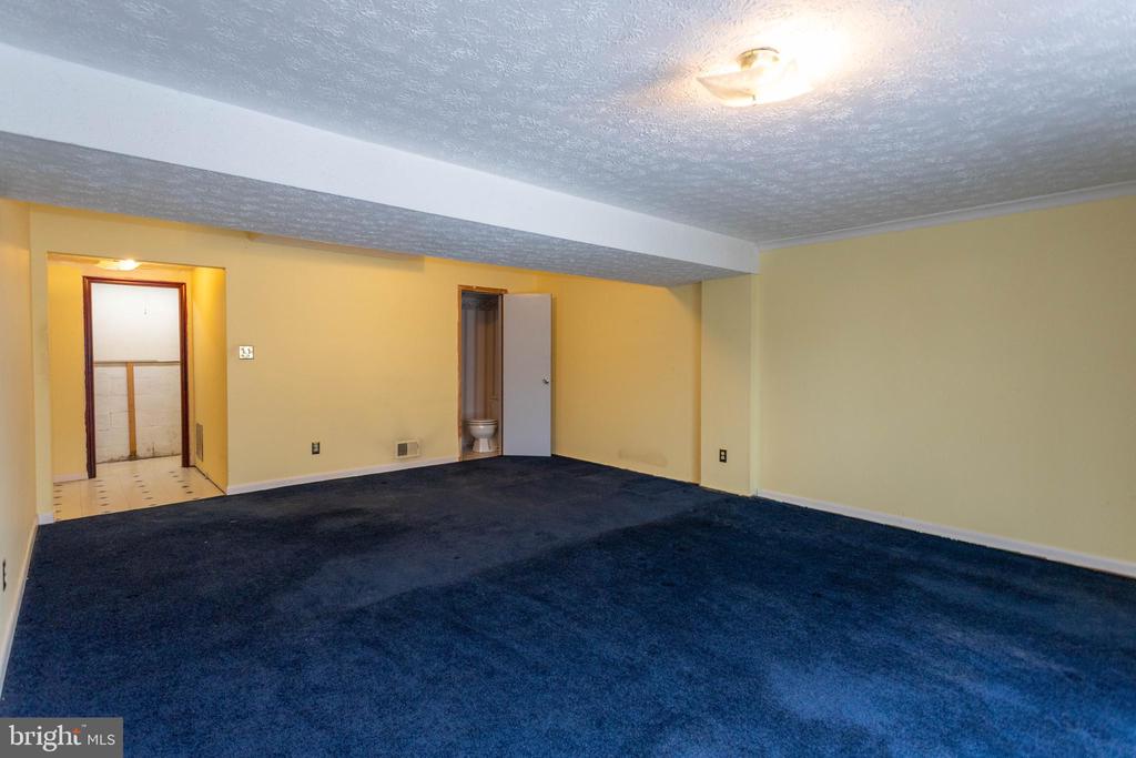 25 BOURBON COURT