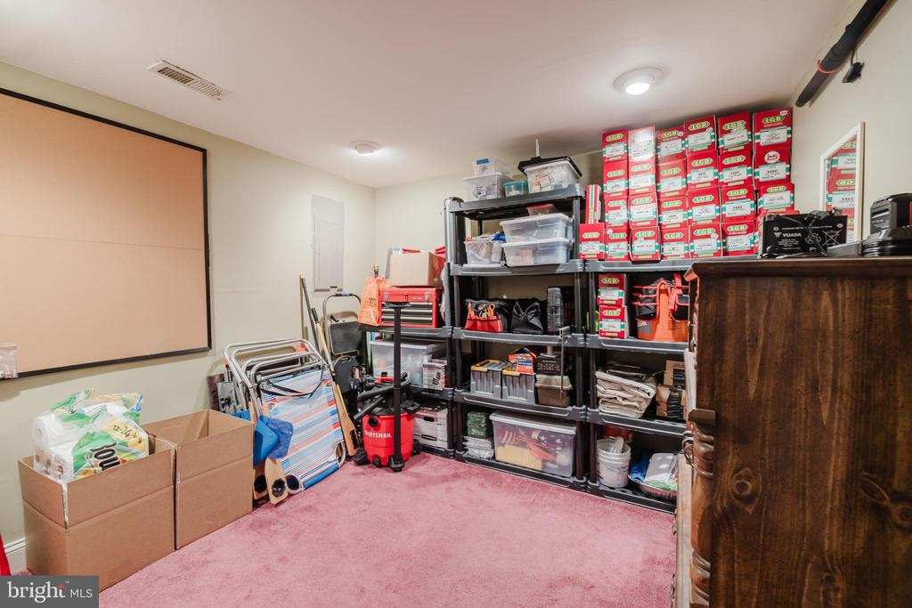36 WHITE PINE COURT