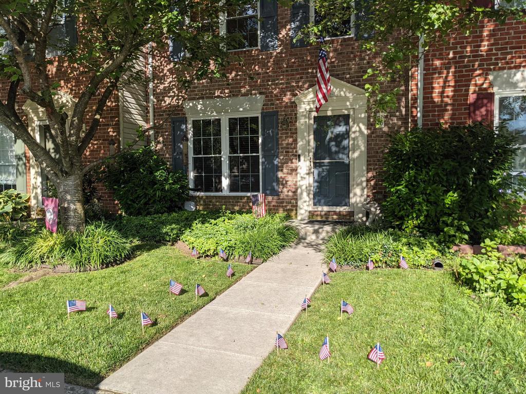 36 WHITE PINE COURT
