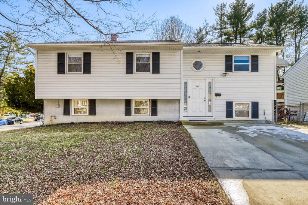 231 CANDYTUFT ROAD