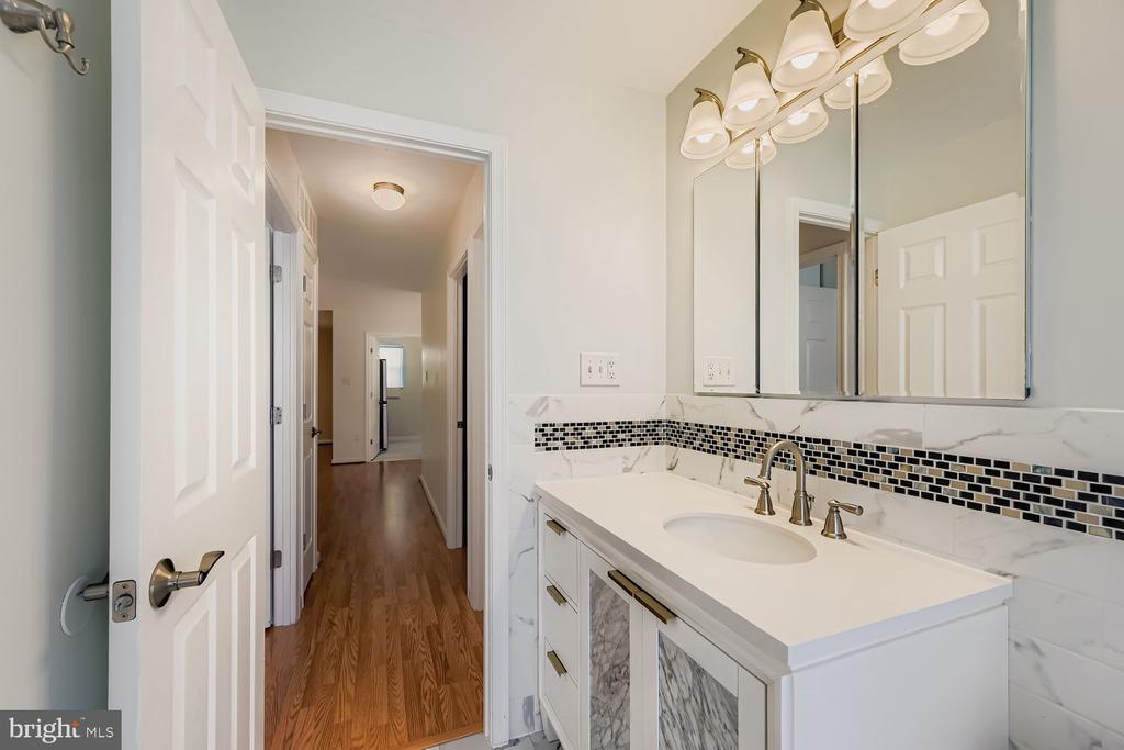 231 CANDYTUFT ROAD
