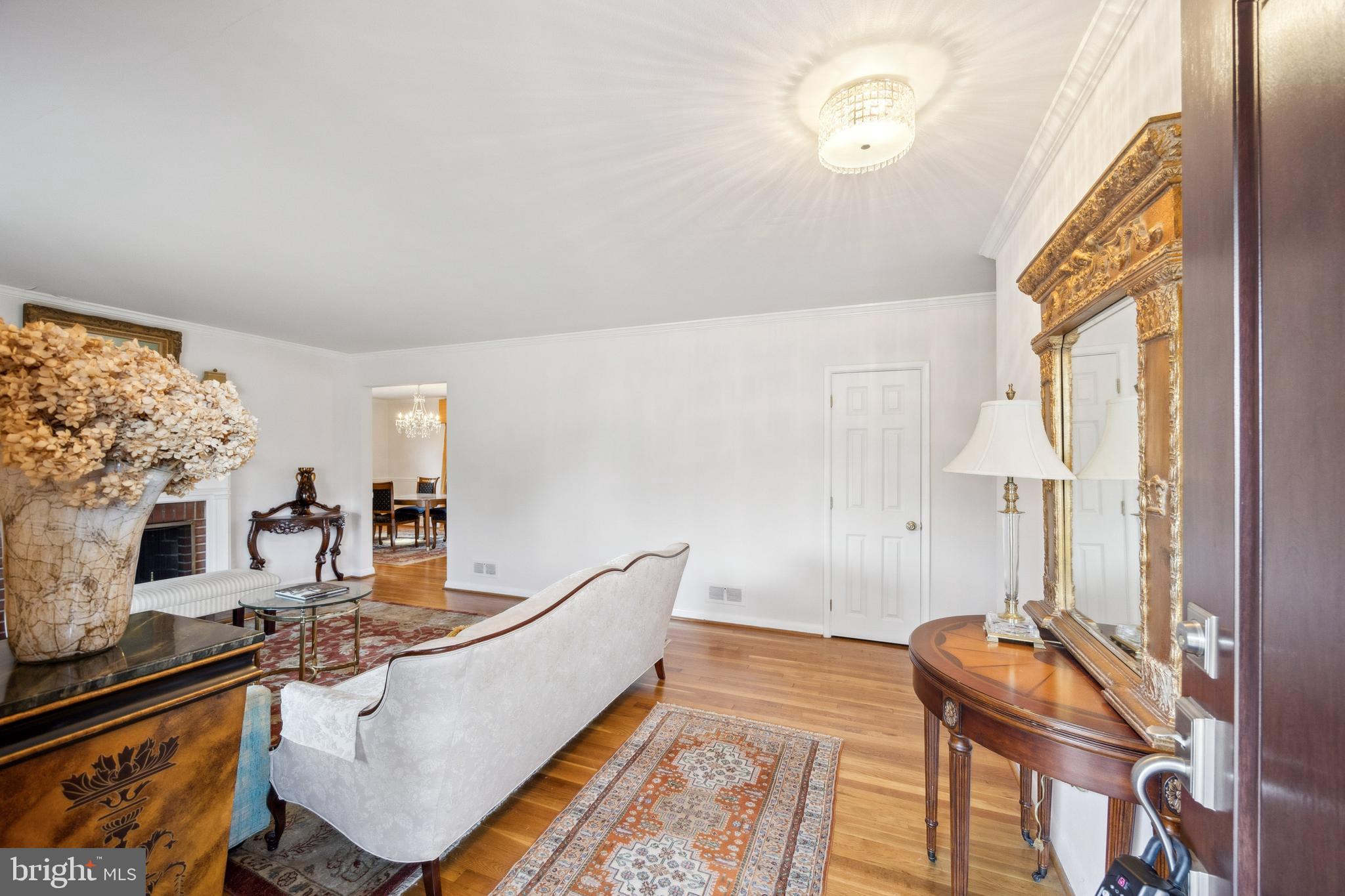 6 E AYLESBURY ROAD