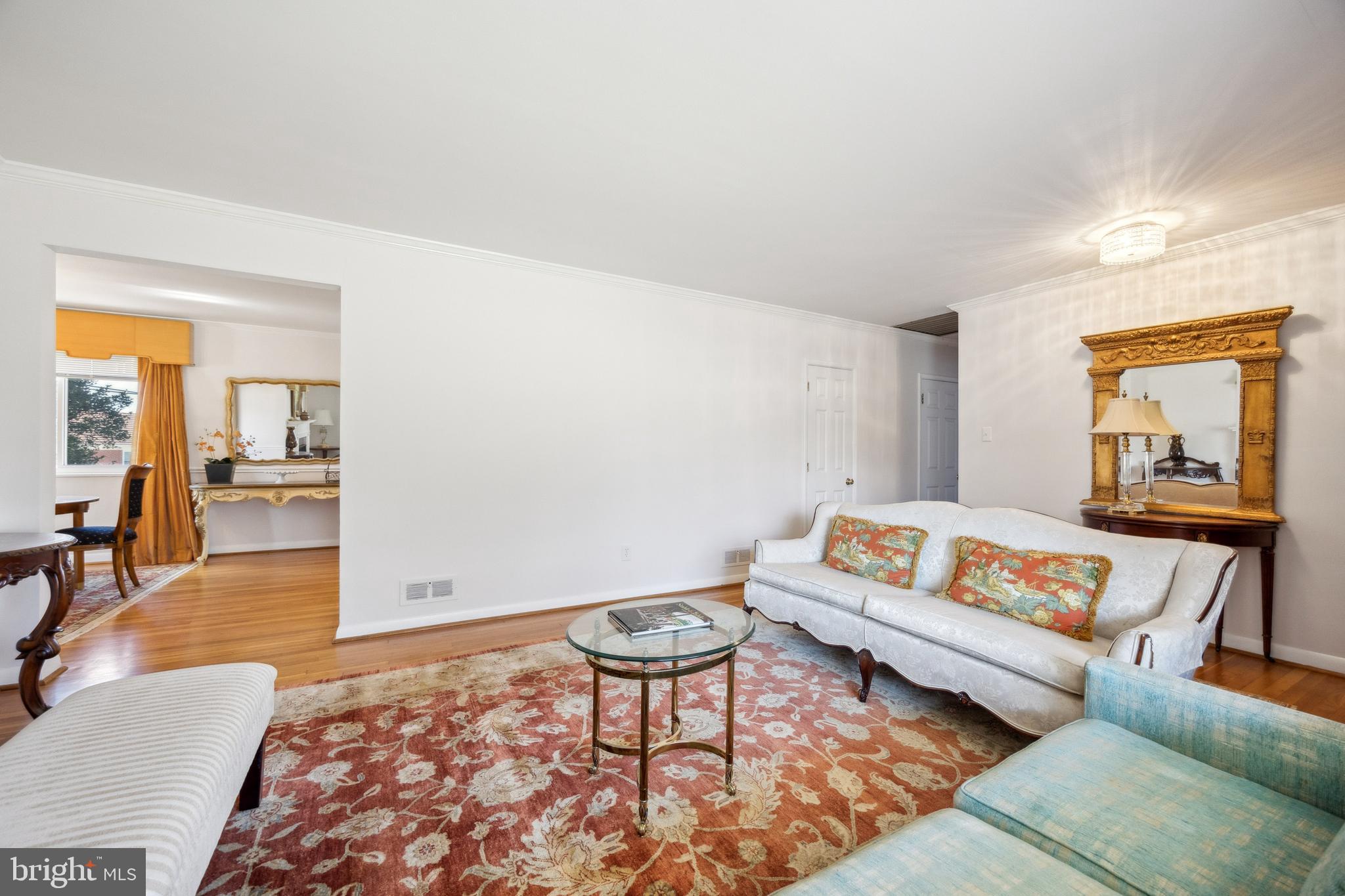 6 E AYLESBURY ROAD