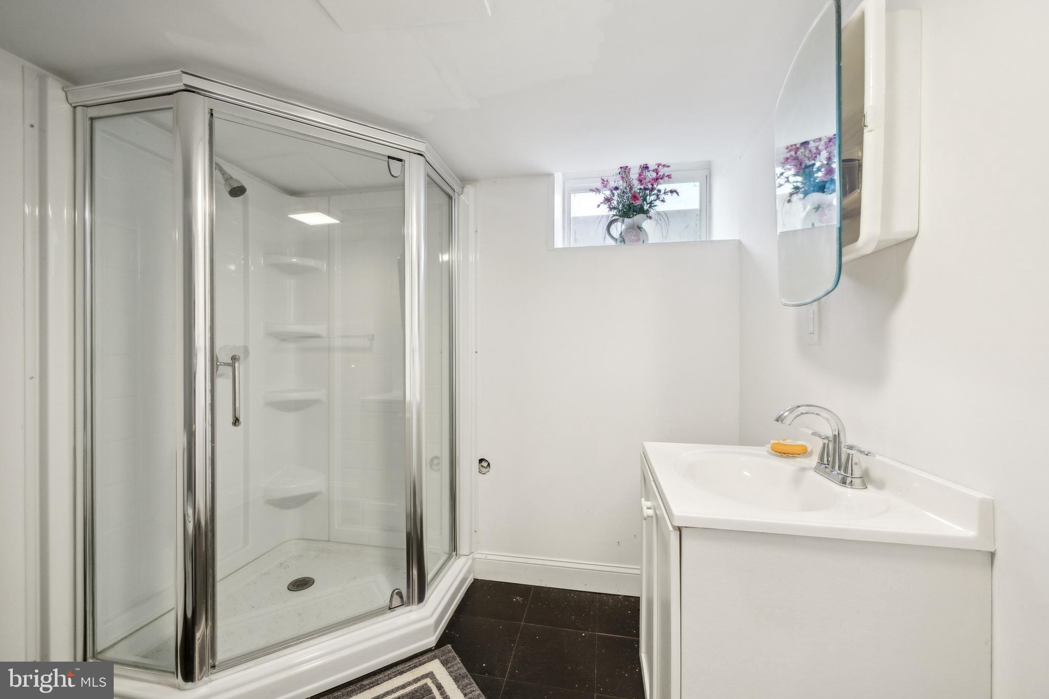 6 E AYLESBURY ROAD
