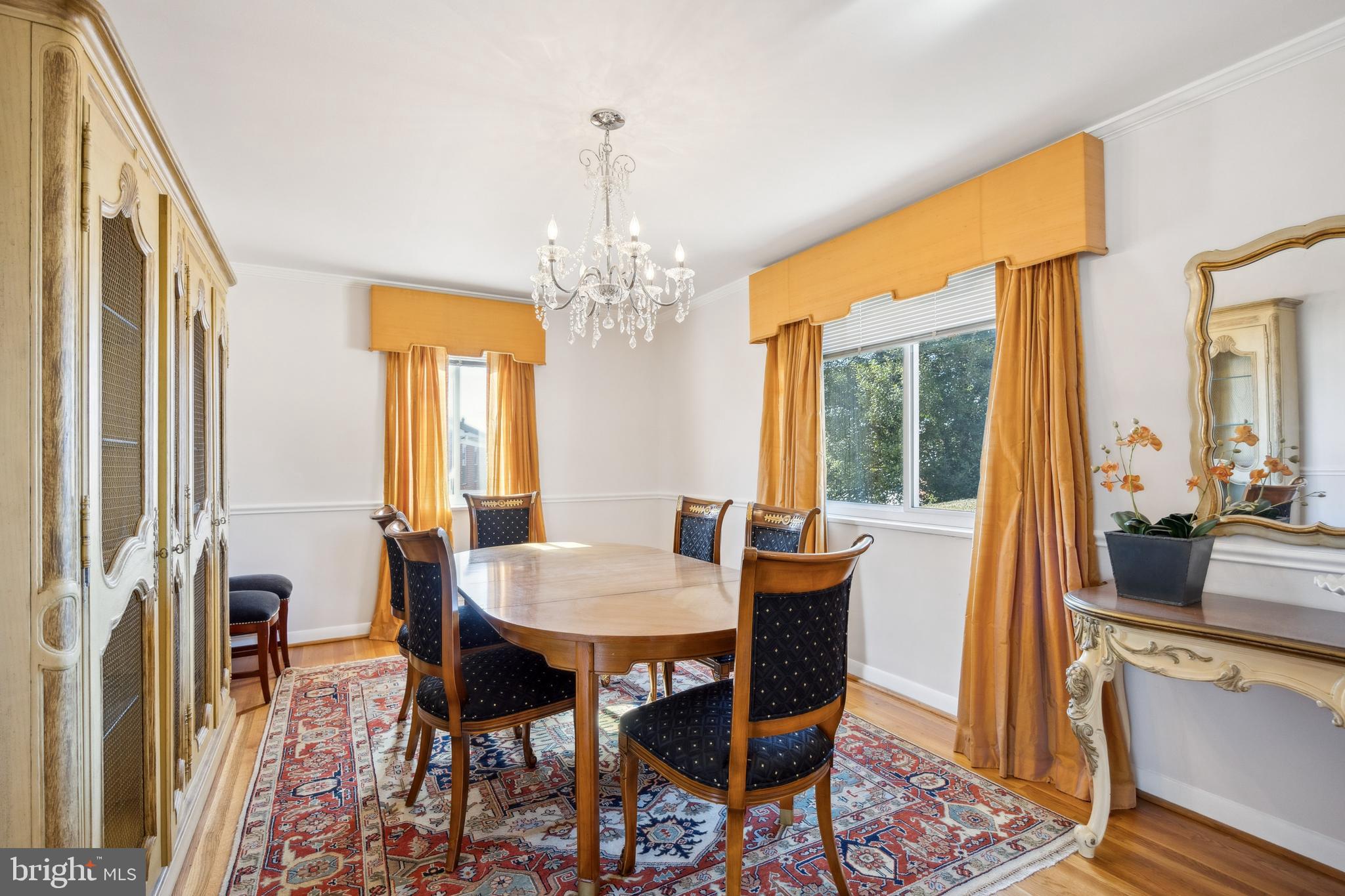 6 E AYLESBURY ROAD