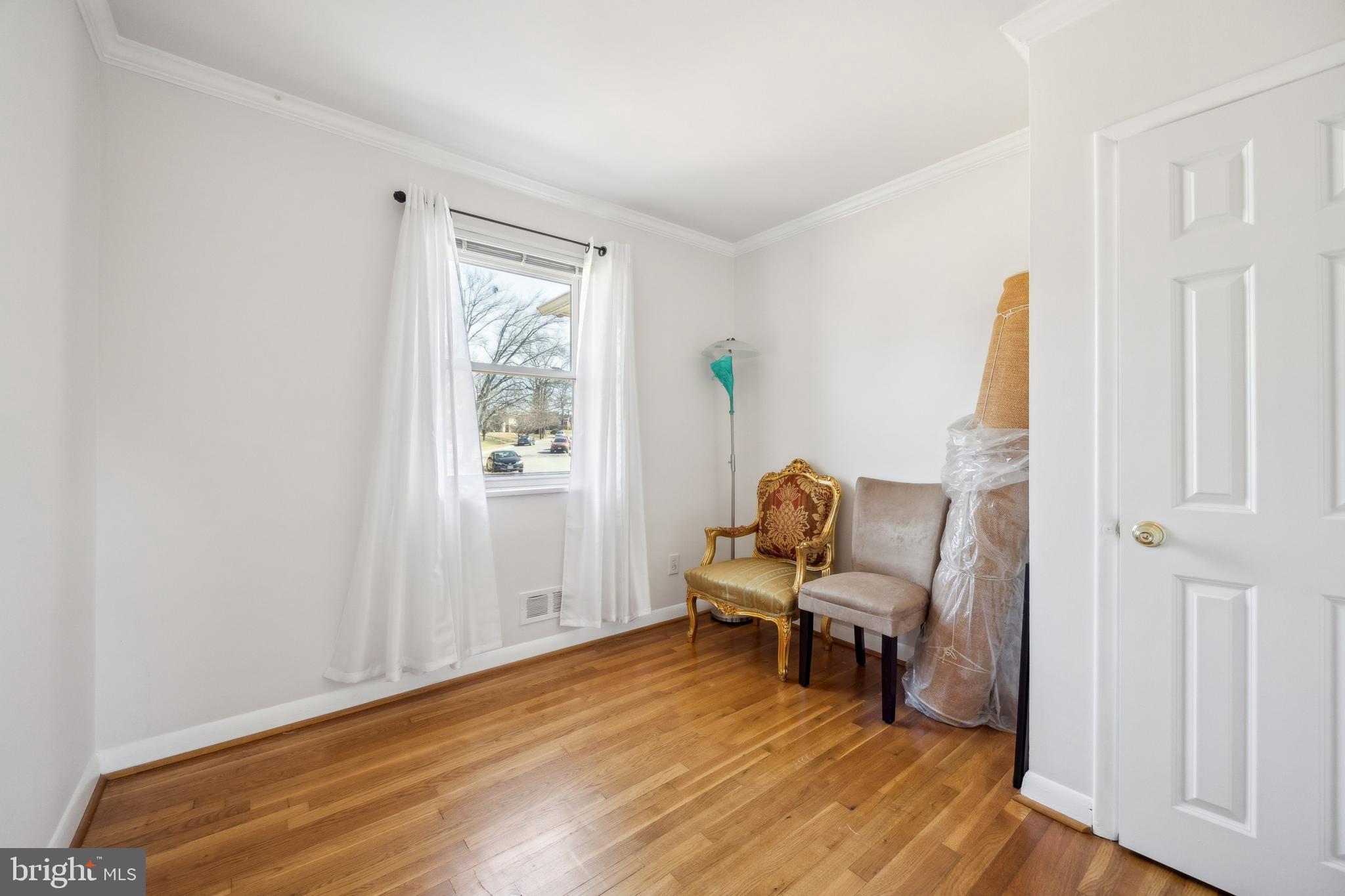 6 E AYLESBURY ROAD