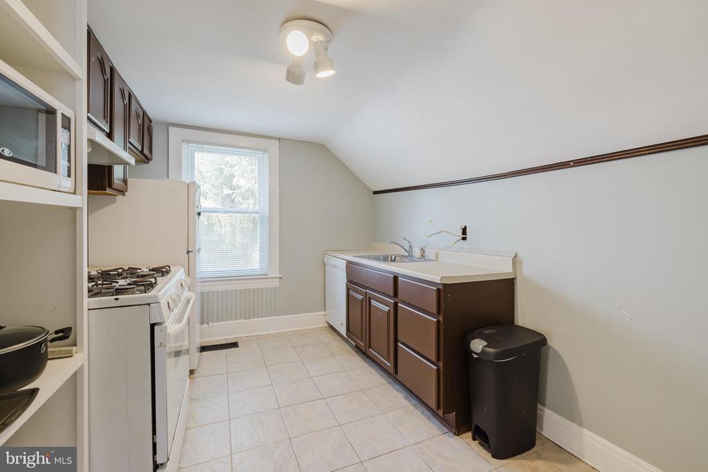 34 BURKE AVENUE E
