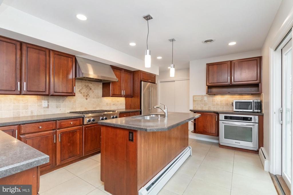 2414 STANWICK ROAD