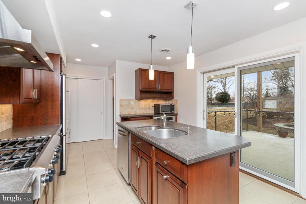 2414 STANWICK ROAD