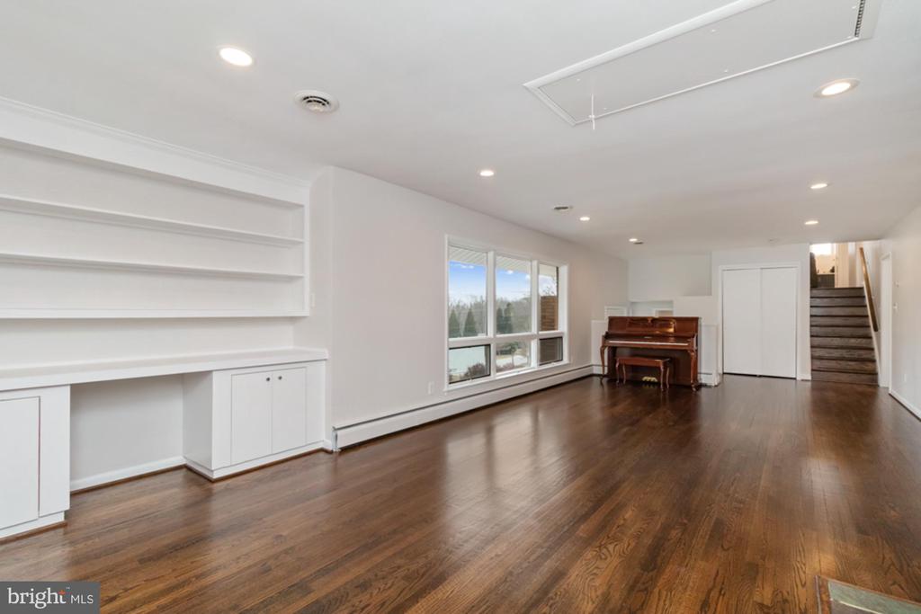 2414 STANWICK ROAD