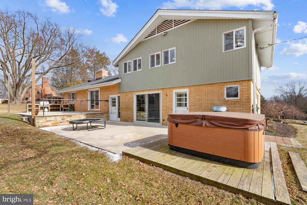 2414 STANWICK ROAD