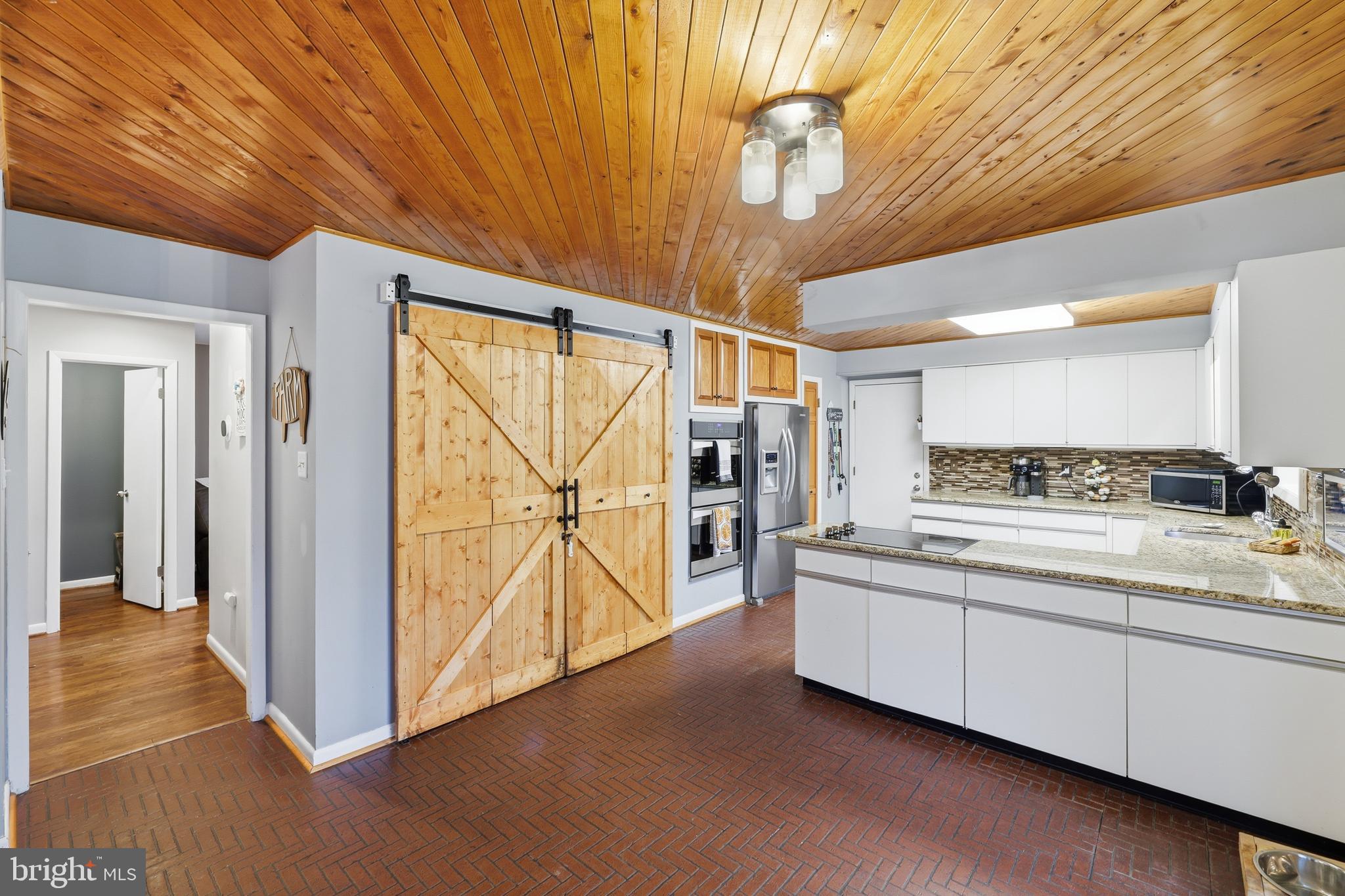 3413 ENGLEMEADE