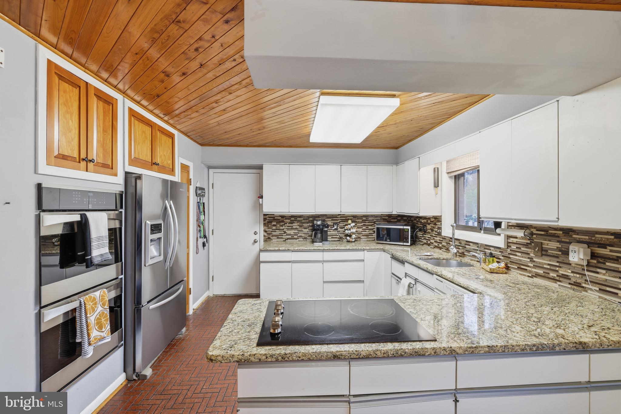 3413 ENGLEMEADE
