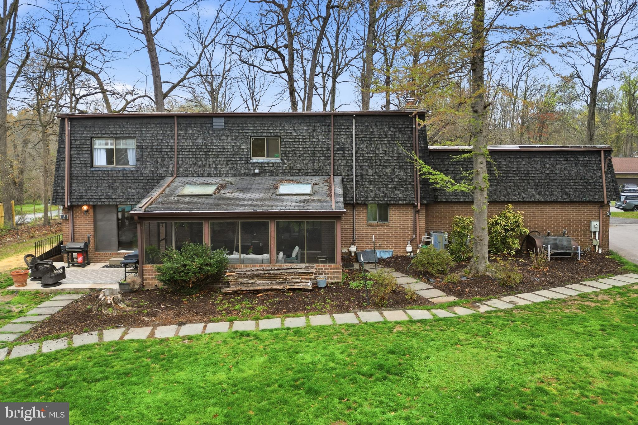3413 ENGLEMEADE