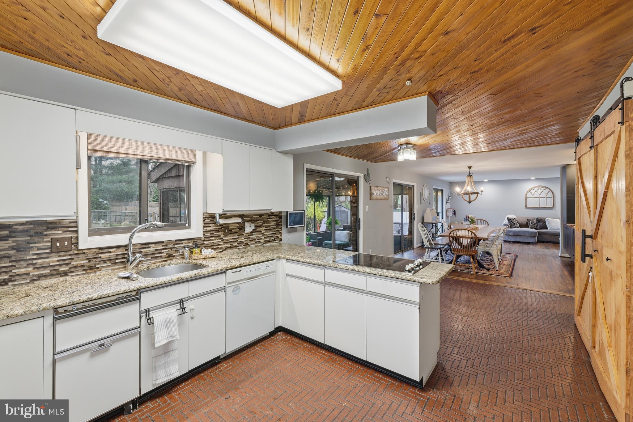 3413 ENGLEMEADE