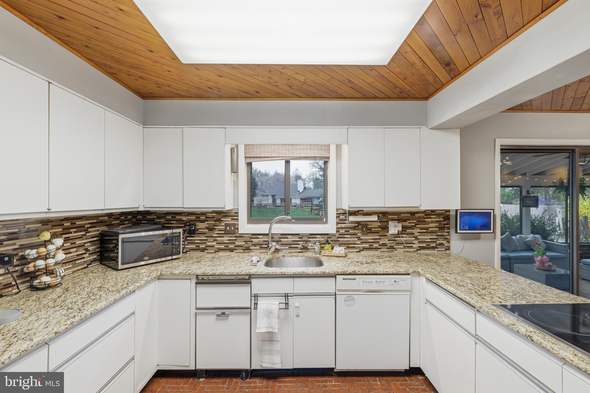 3413 ENGLEMEADE