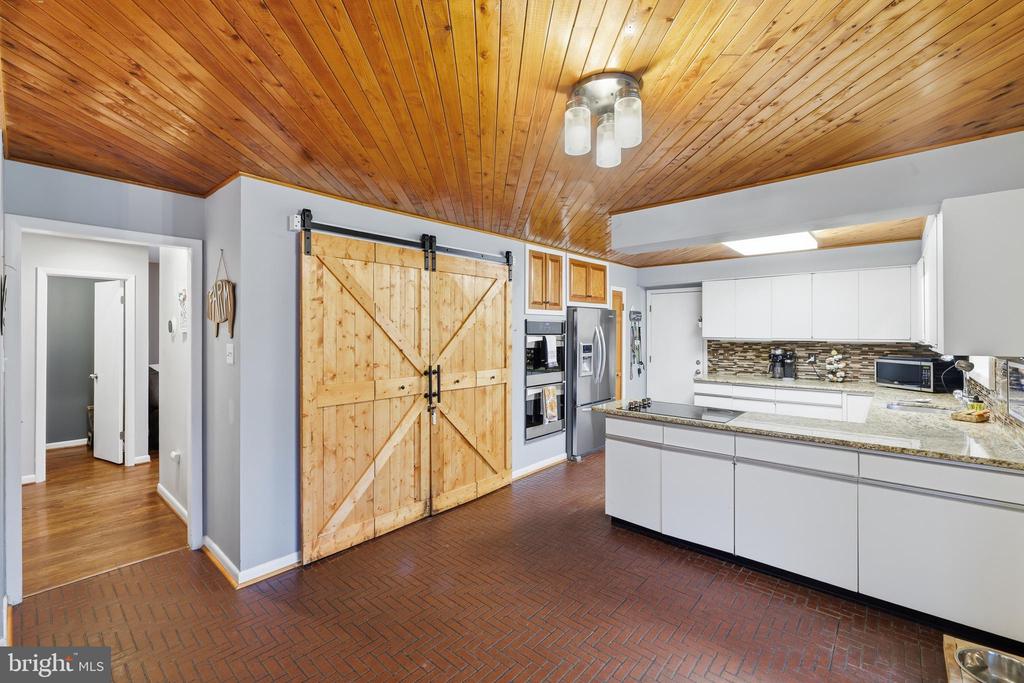 3413 ENGLEMEADE
