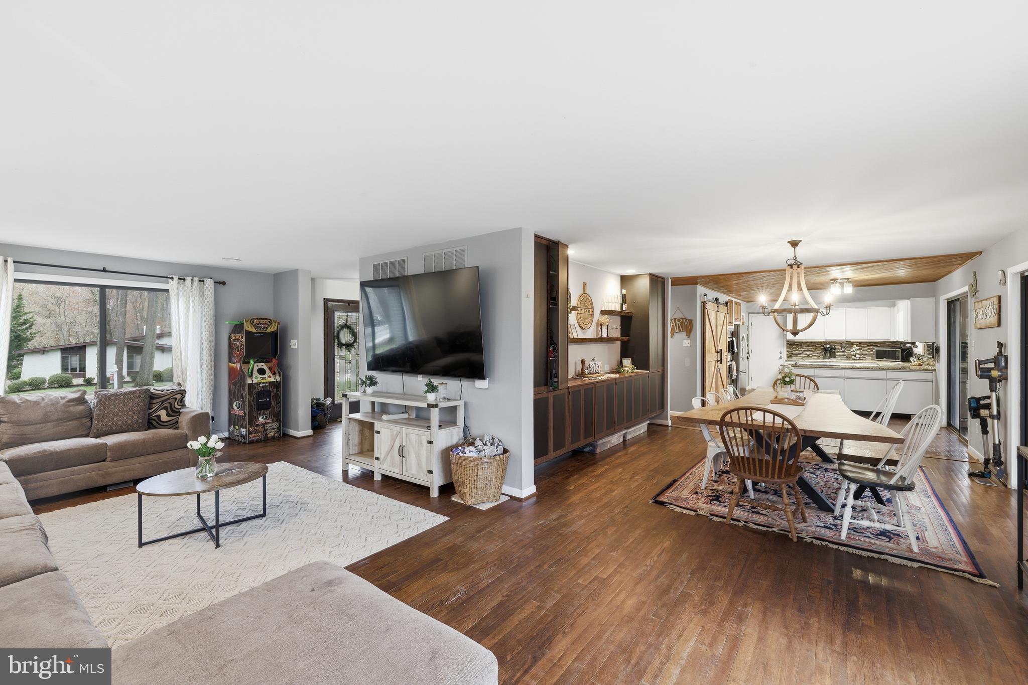 3413 ENGLEMEADE