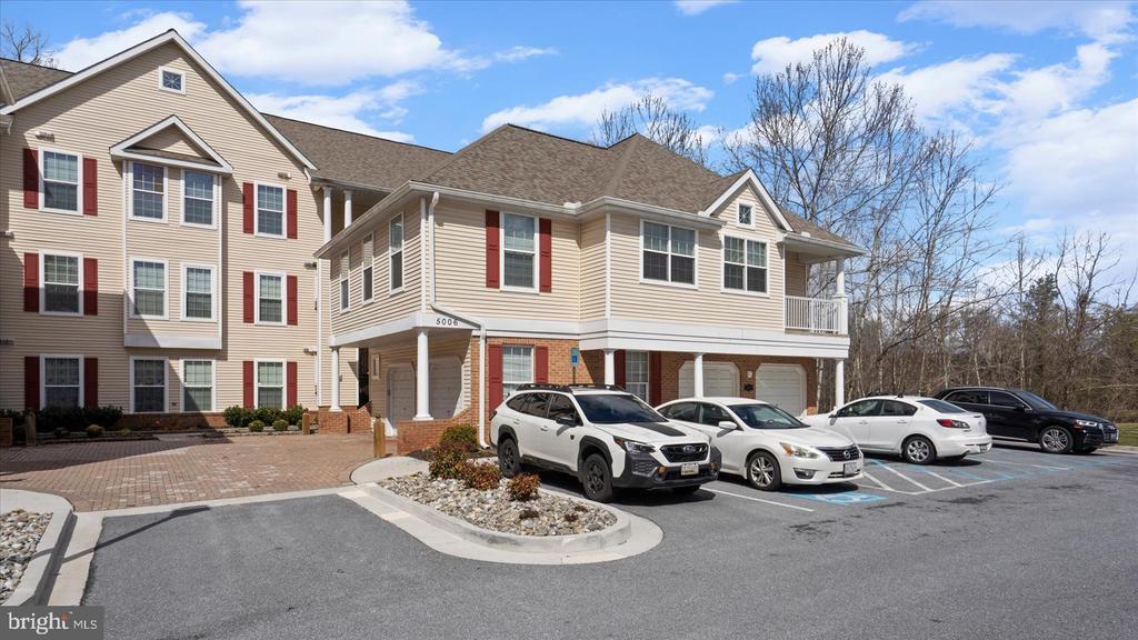 5006 HOLLINGTON DRIVE