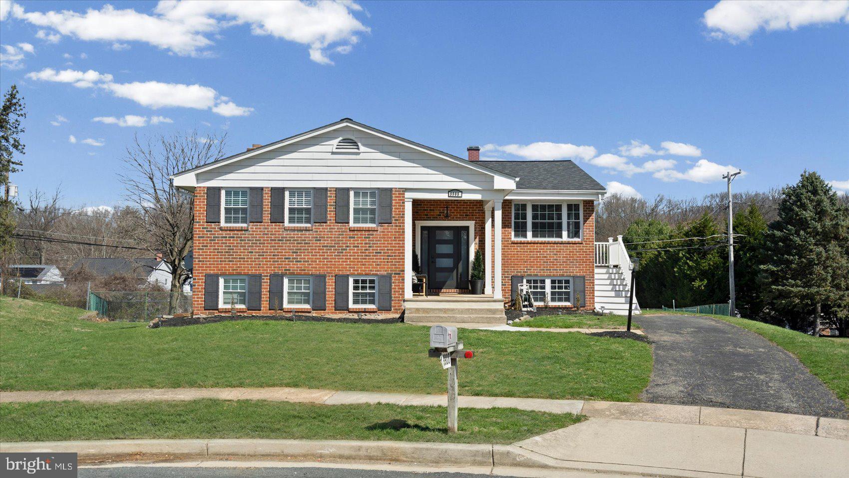 9908 HOYT CIRCLE