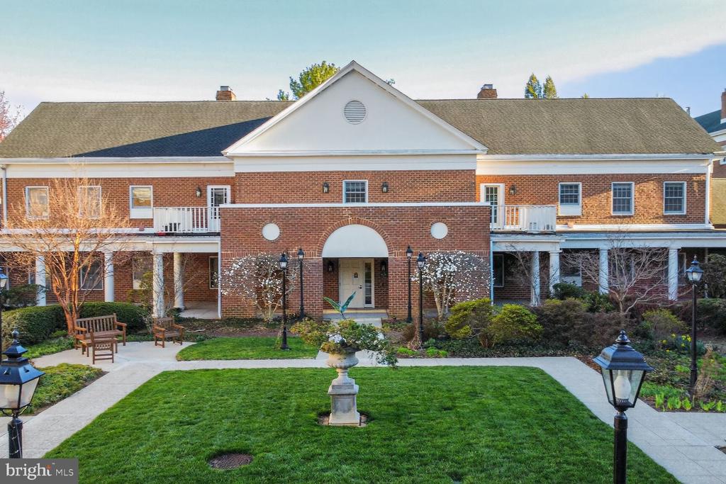 614 BRIGHTWOOD CLUB DRIVE 614