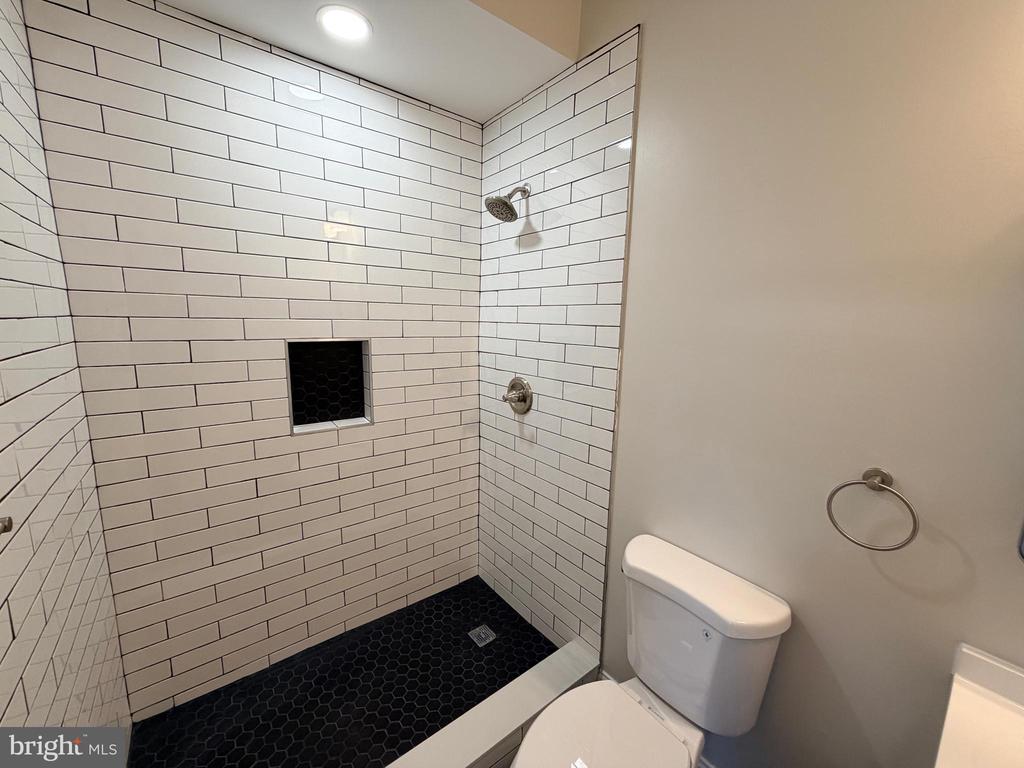 3 E OVERLEA AVENUE 1