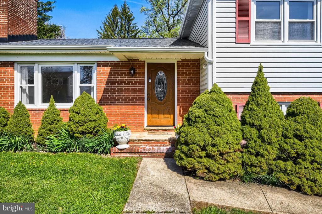 114 SEMINARY AVENUE E