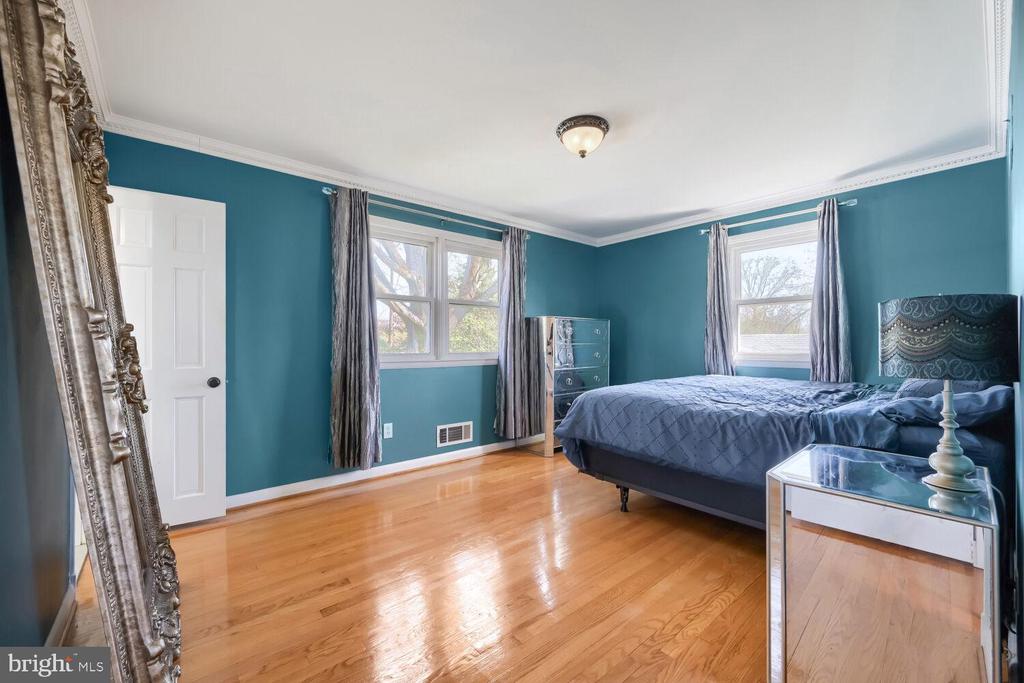 114 SEMINARY AVENUE E