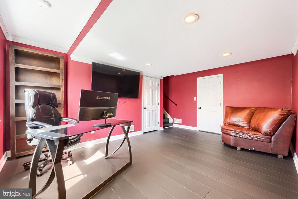 114 SEMINARY AVENUE E