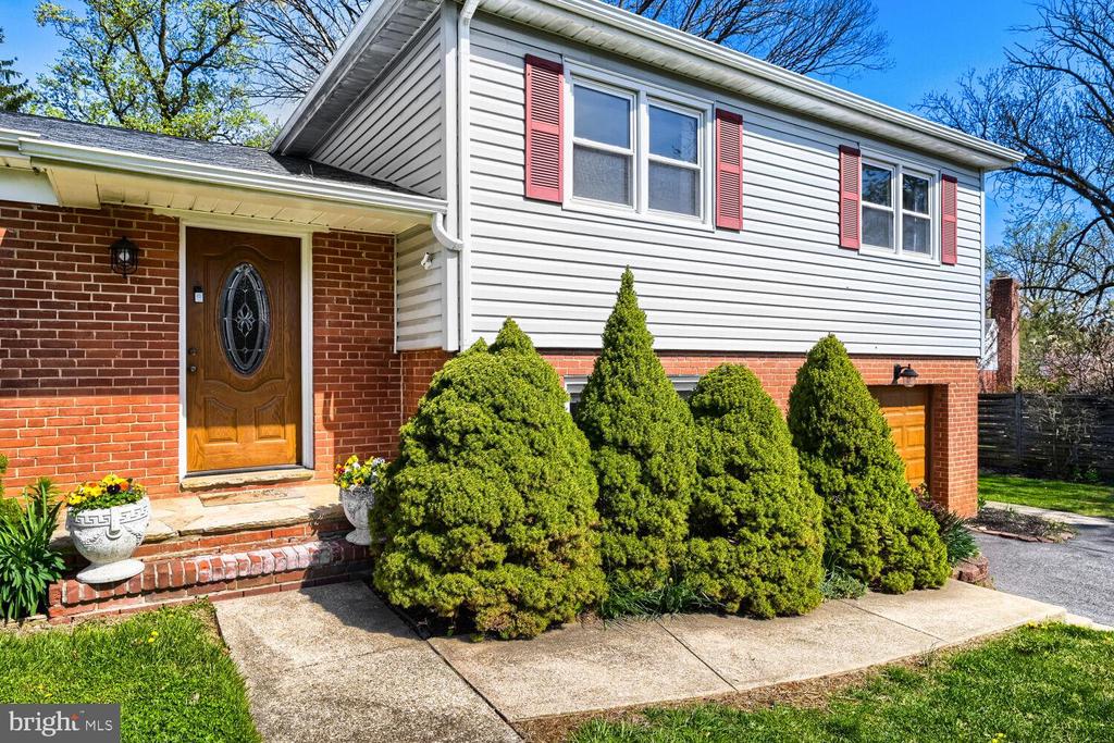 114 SEMINARY AVENUE E