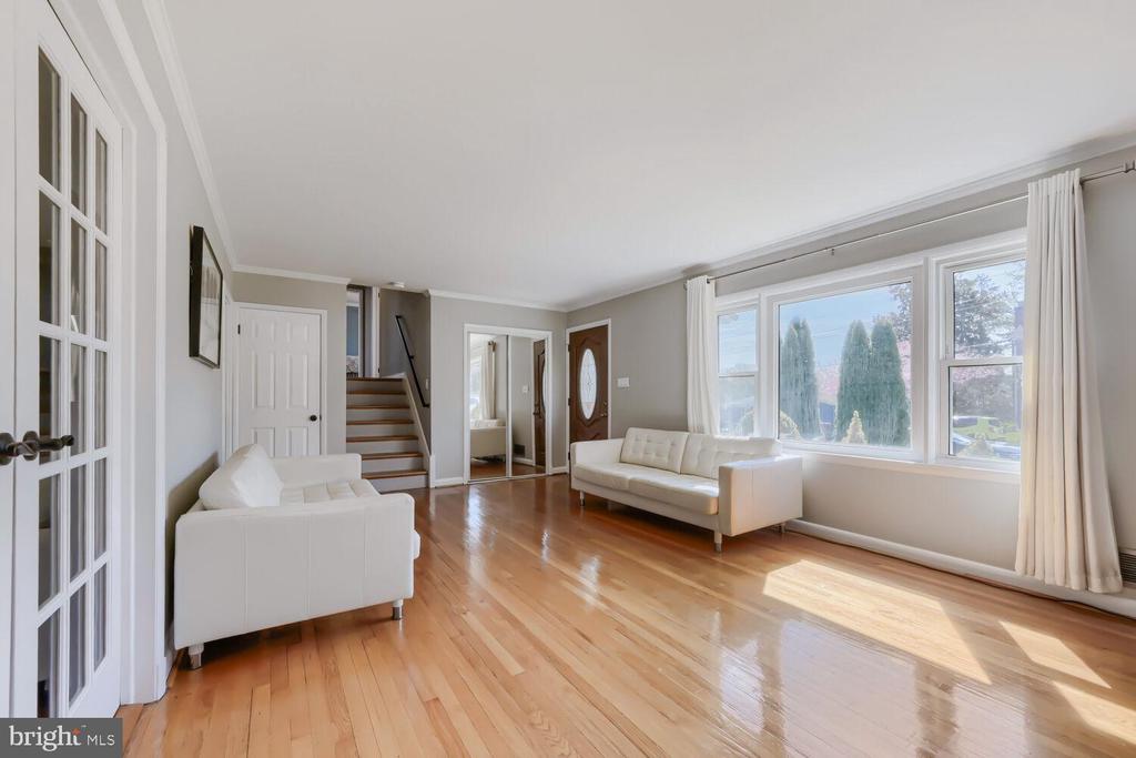 114 SEMINARY AVENUE E