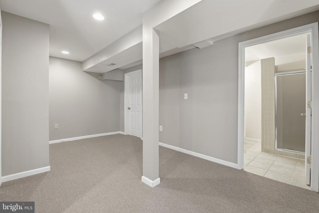 9500 MEADOWS FARM DRIVE
