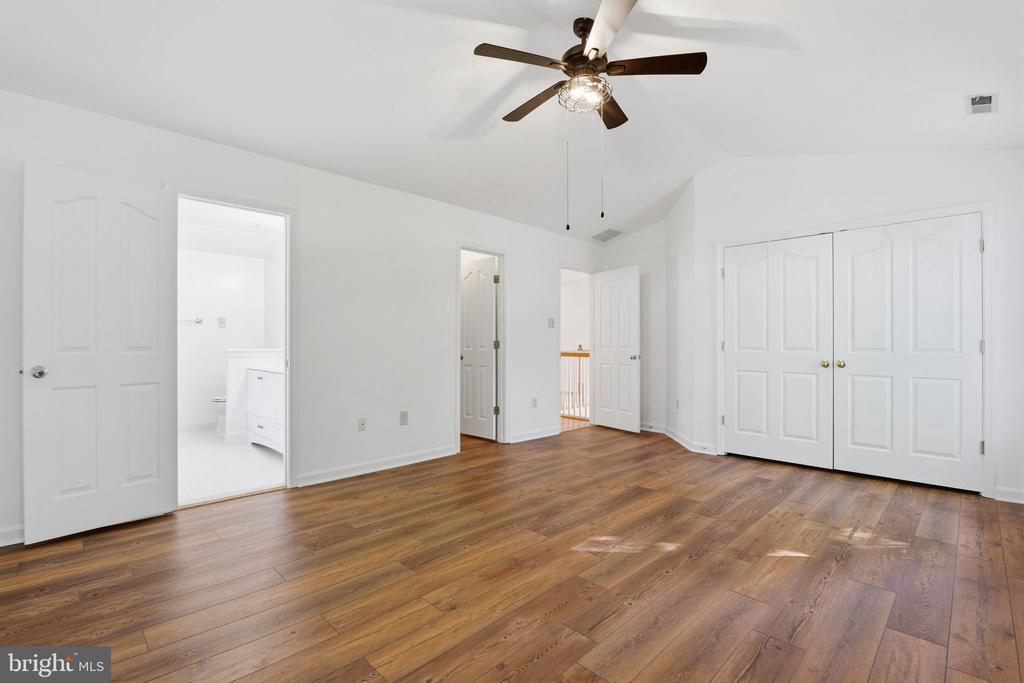 9500 MEADOWS FARM DRIVE