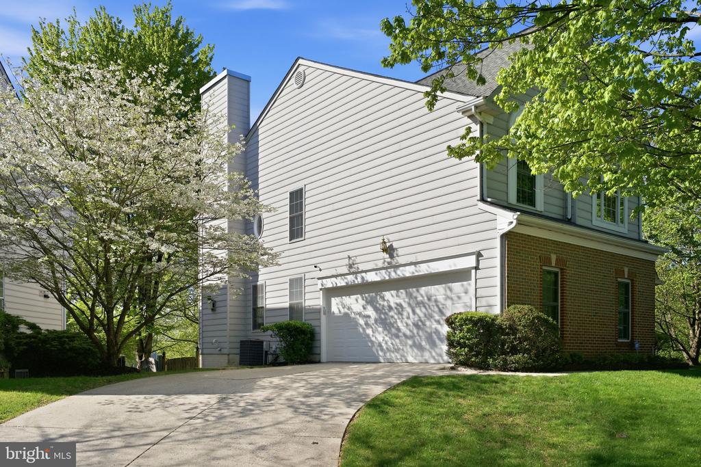 9500 MEADOWS FARM DRIVE