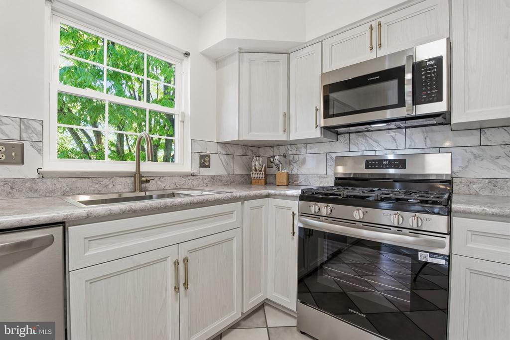 9500 MEADOWS FARM DRIVE