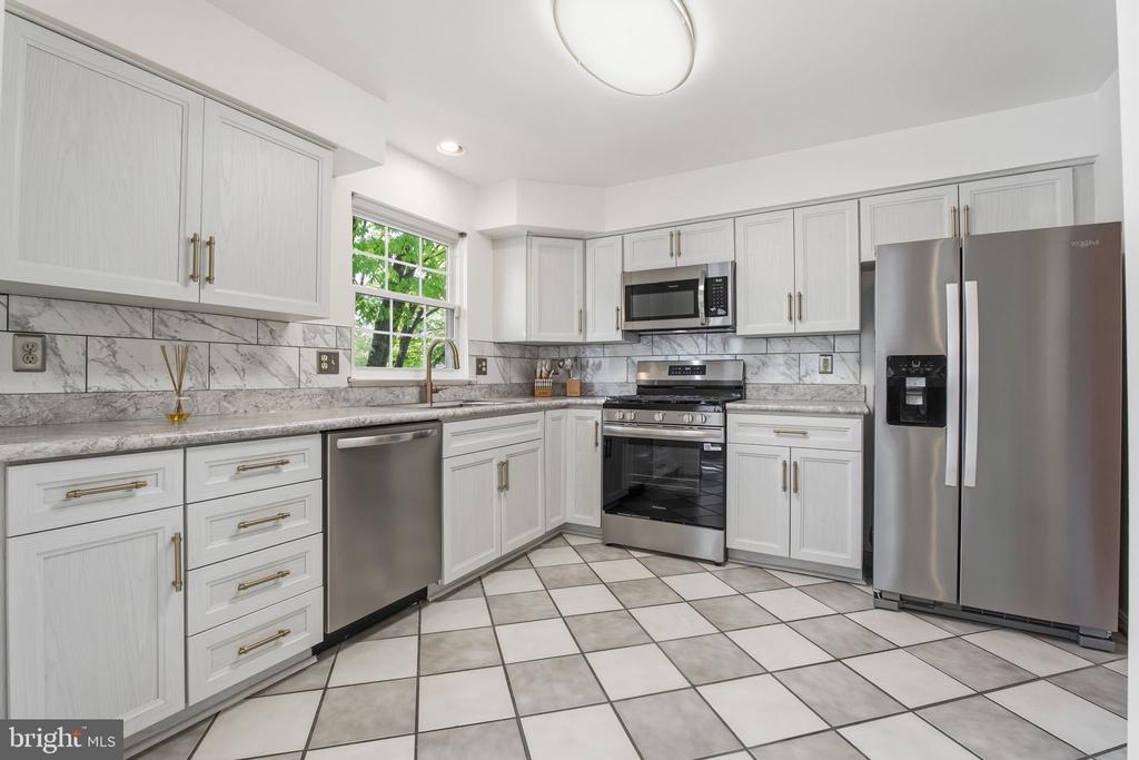 9500 MEADOWS FARM DRIVE