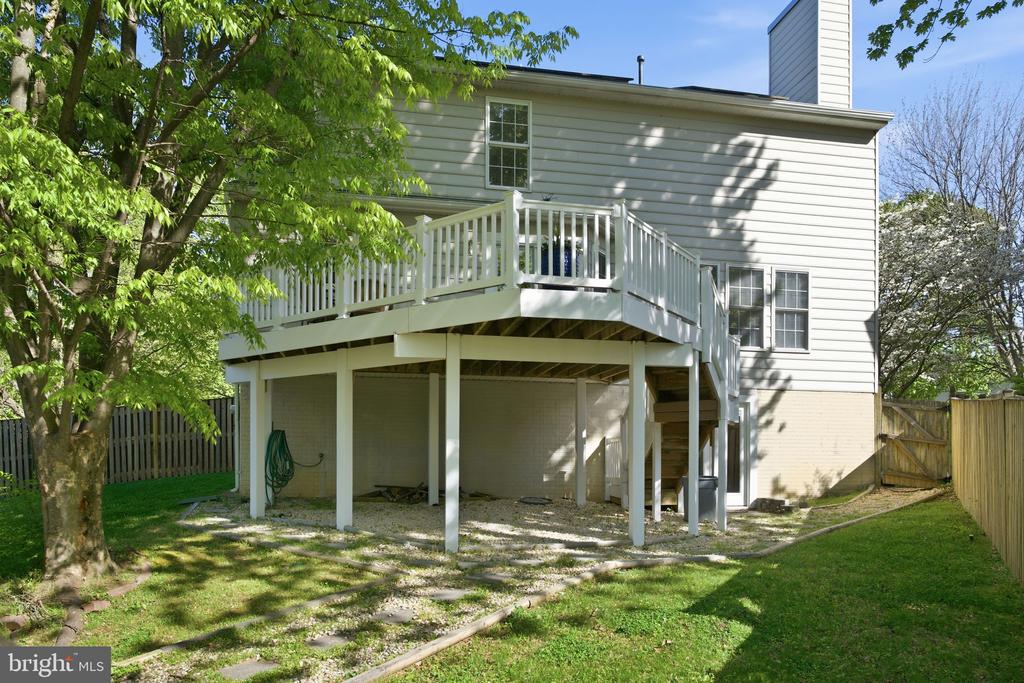 9500 MEADOWS FARM DRIVE