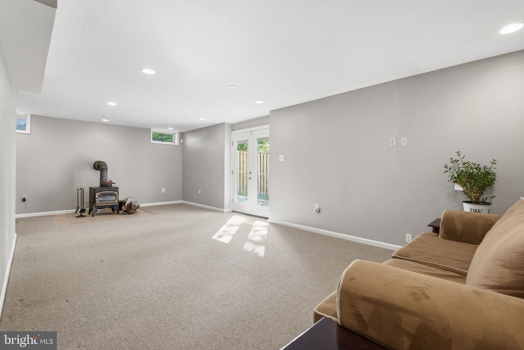 9500 MEADOWS FARM DRIVE