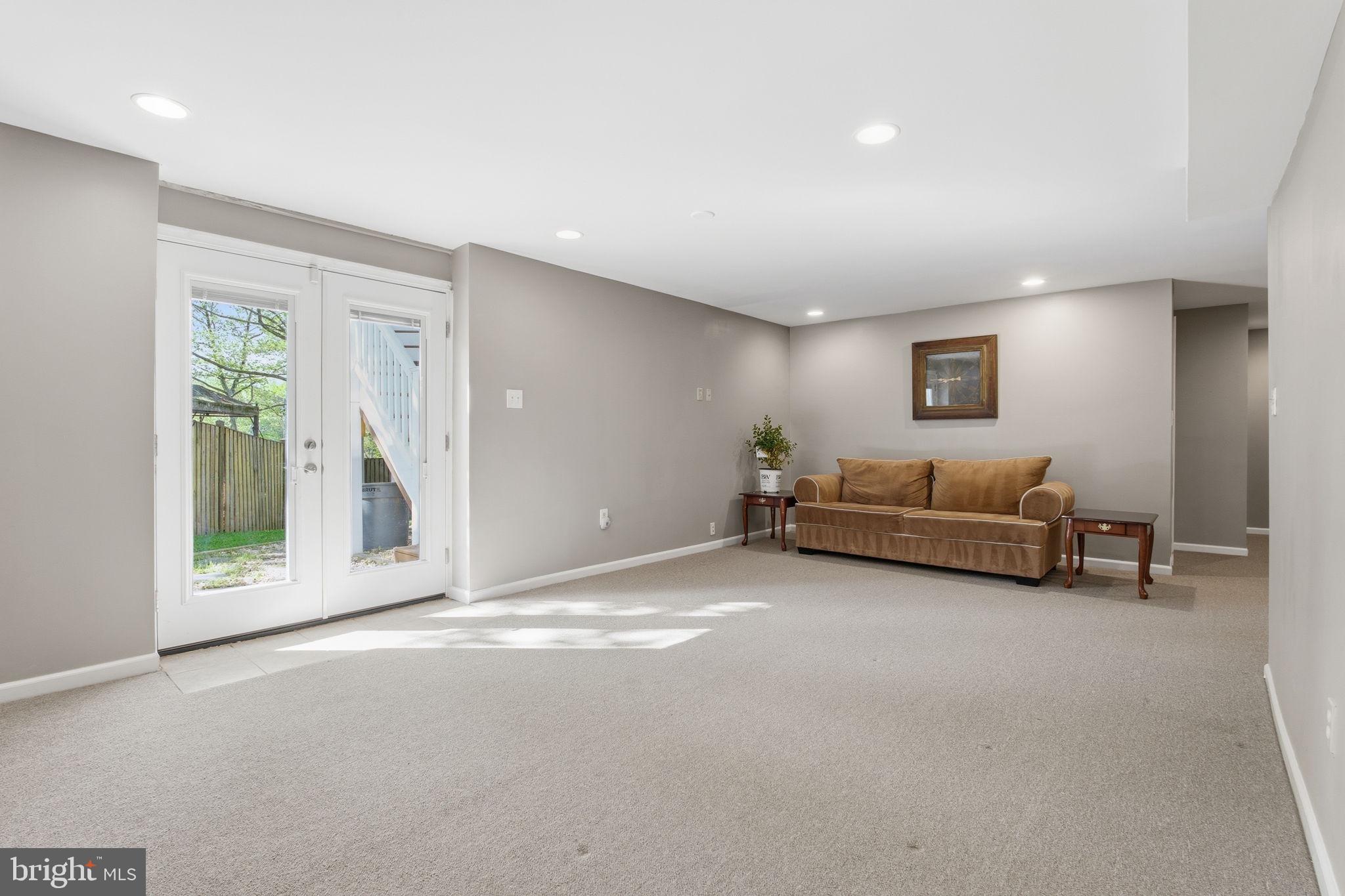 9500 MEADOWS FARM DRIVE