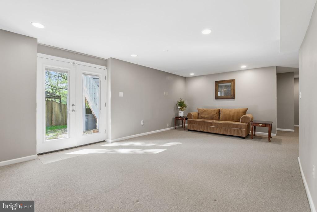 9500 MEADOWS FARM DRIVE
