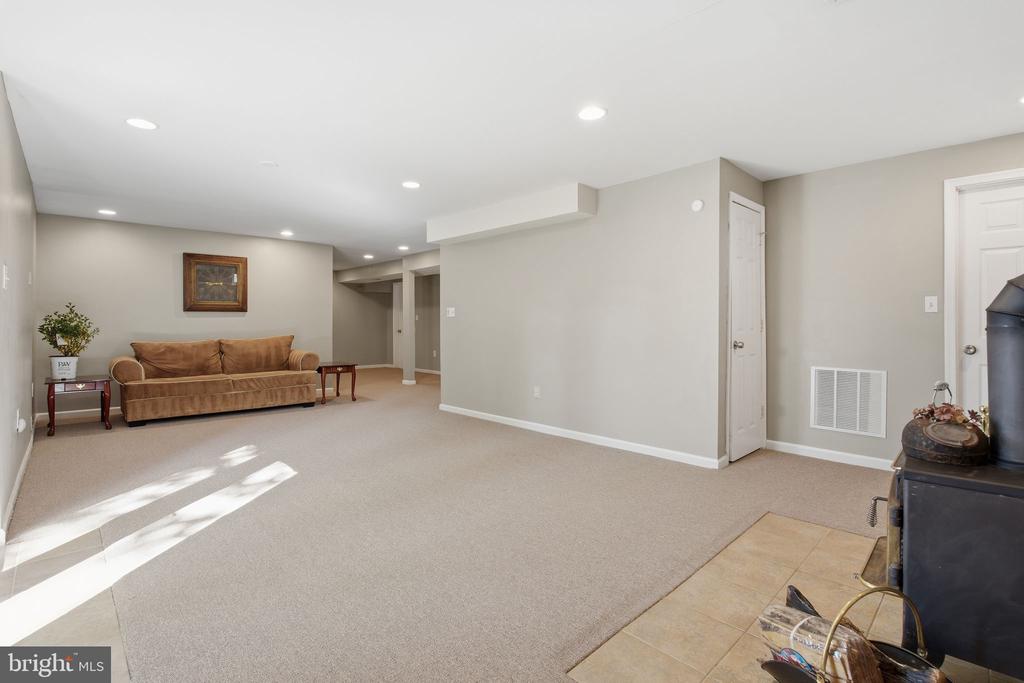 9500 MEADOWS FARM DRIVE