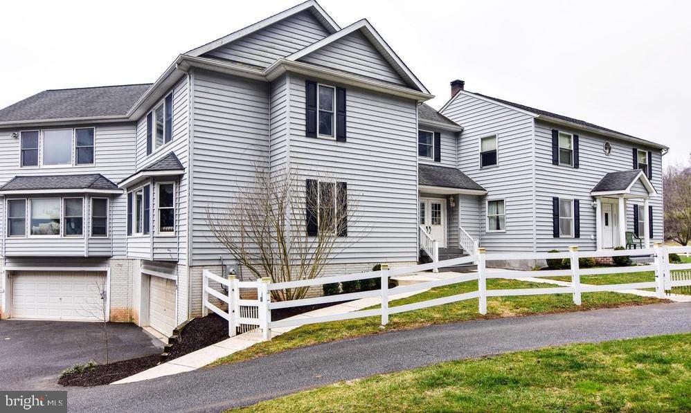 9 HUNT FARMS